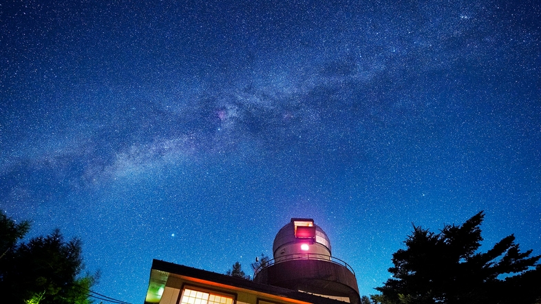 信州入笠山の宙宿（ソラヤド）　マナスル山荘天文館